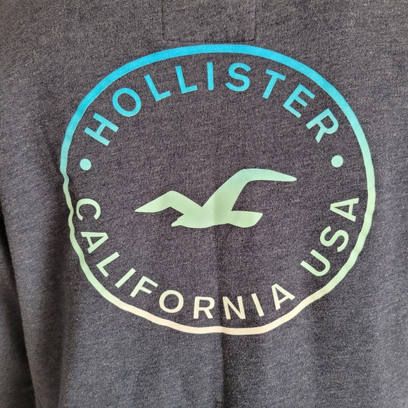 Hollister crew neck Small for men or women. - Picture 3 of 4
